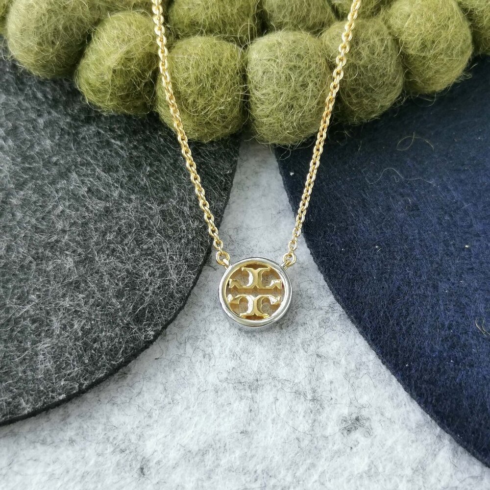 Tory Burch Miller pendant necklace / gold silver mix
